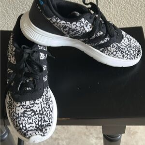 Stylish Black and White adidas Kids Sneakers 4.5Y/6W